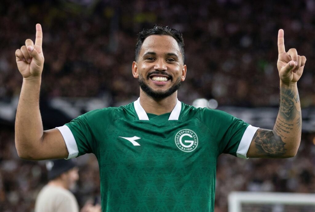 Lourenço é contratado pelo Goiás