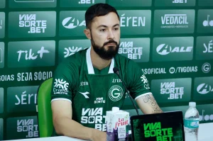 Reforço de peso: Goiás oficializa Bruno Sávio para 2026; atacante ex-Bolívar e Millonarios cita experiência na Libertadores