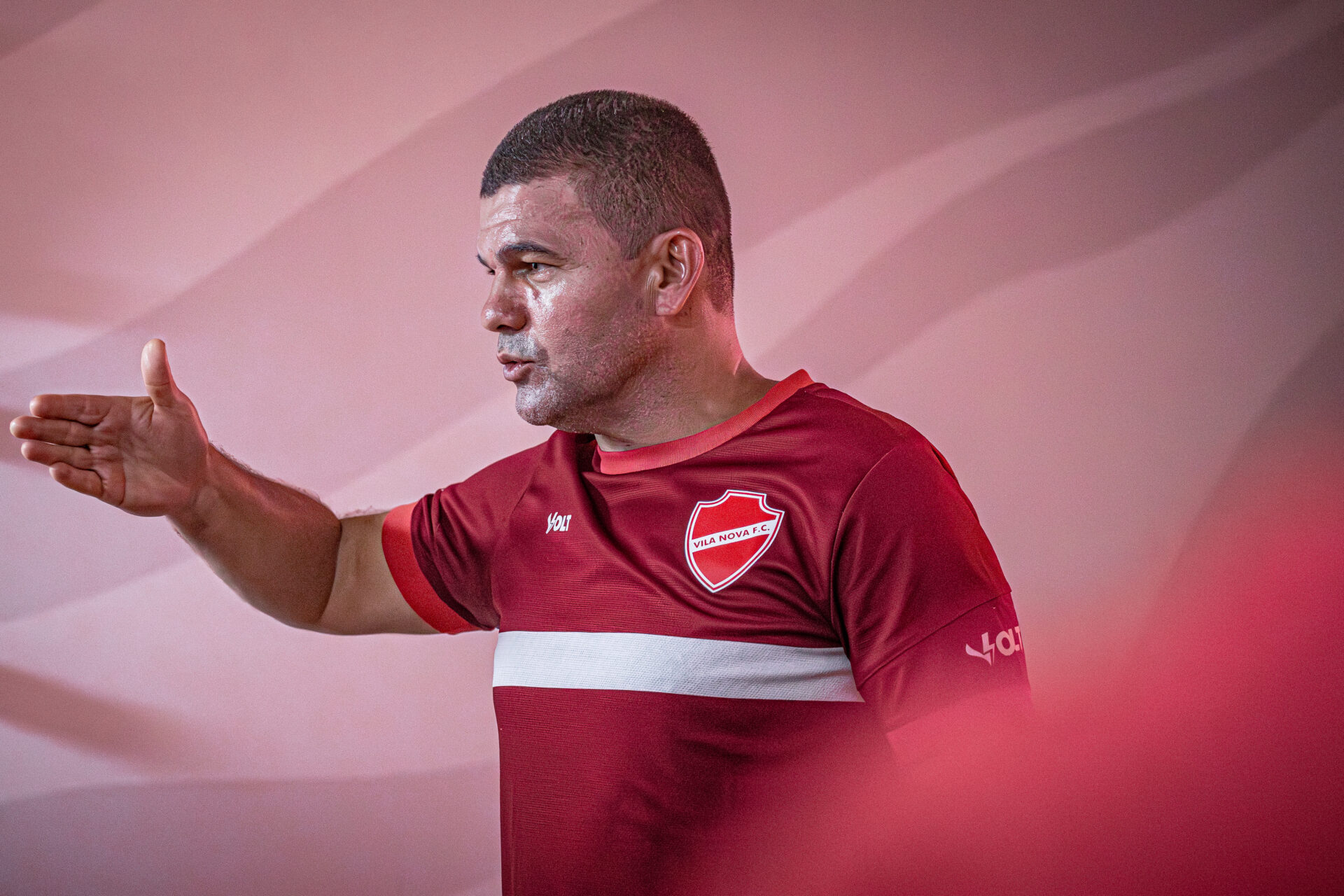 Clássico Decisivo: Louzer ganha “reforço de peso” no meio-campo do Vila Nova para encarar o Atlético-GO