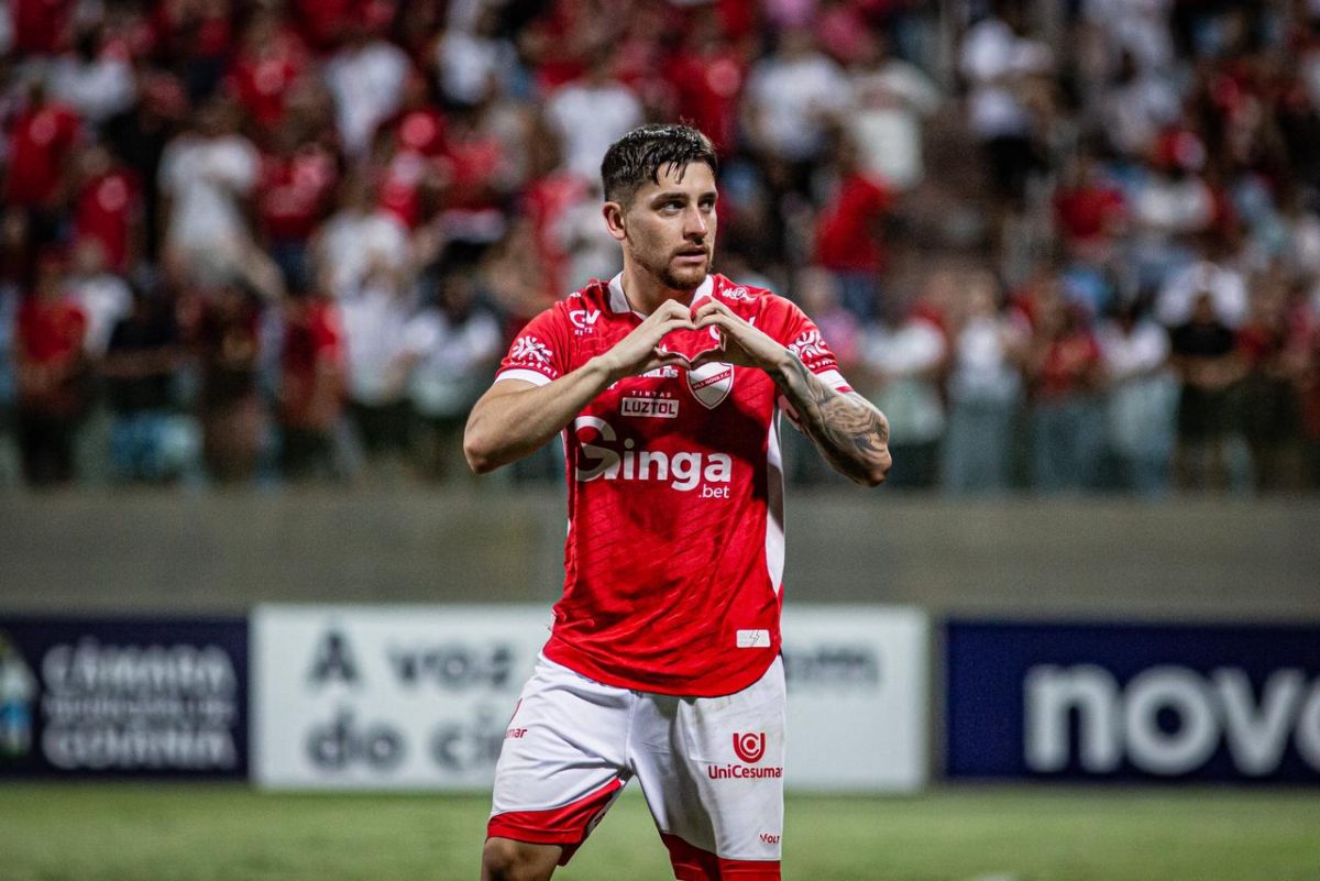 João Vieira atinge 100 jogos pelo Vila Nova contra o Botafogo-SP