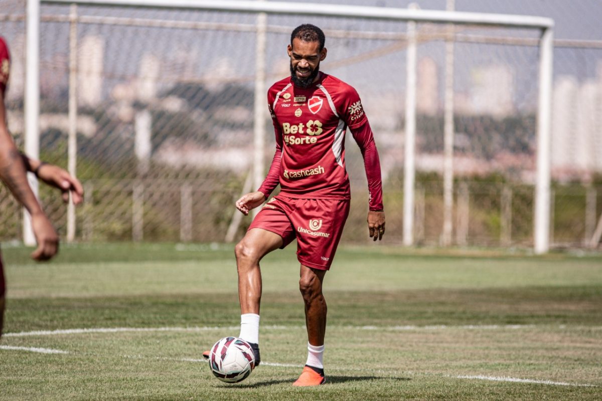 Vila Nova tem três reforços contra o Botafogo-SP pela Série B